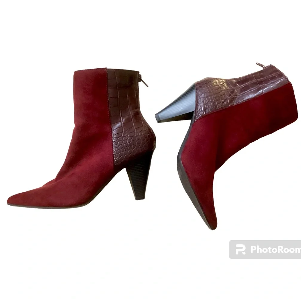 🎉Host Pick 🎉 burgundy ankle boots with croc accents. Great condition. Sz 7